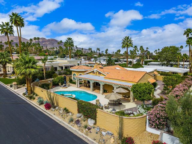 73580 Agave Lane, Palm Desert CA: https://media.crmls.org/mediaz/7126f94f-16e6-4b9b-a2b9-54cbb3897643.jpg