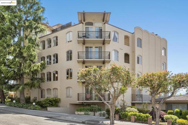 5405 Carlton St, Oakland CA: https://media.crmls.org/mediaz/7127500a-fa1e-40fa-bc5f-fc9dfaebd5df.jpg
