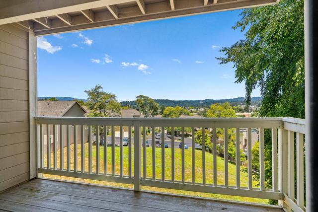 17 Carriage Lane, Scotts Valley CA: https://media.crmls.org/mediaz/71285907-514b-4857-8a40-f8ffb2e1c4f7.jpg