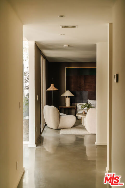 8559 Edwin Drive, Los Angeles CA: https://media.crmls.org/mediaz/71289767-731f-40ef-be3a-397ce3b35894.jpg