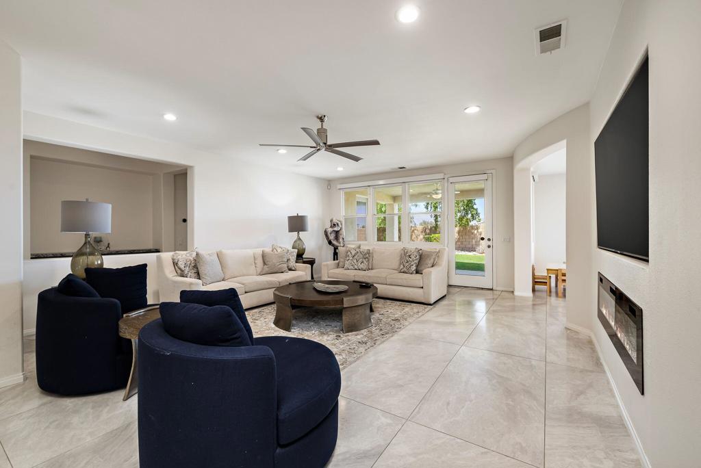 MLS #219149093DA image #2
