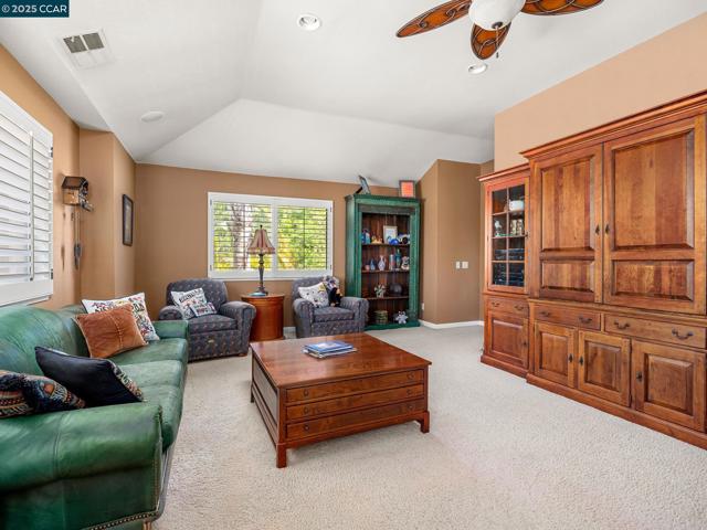 4640 Kingswood Dr, Danville CA: https://media.crmls.org/mediaz/7128fafc-900e-40d5-a561-f38d00c352d5.jpg