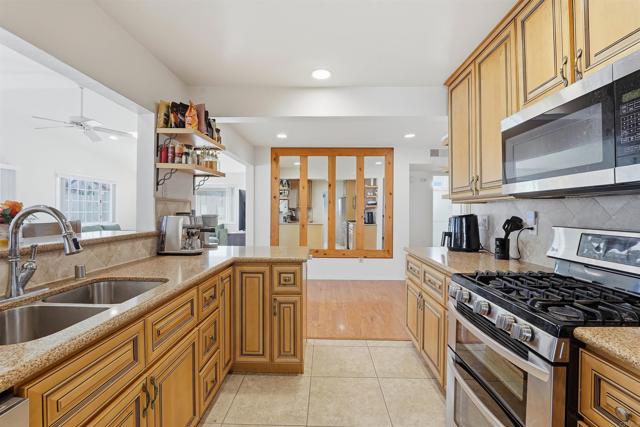 Detail Gallery Image 14 of 37 For 1693 Poesia Ct., San Diego,  CA 92154 - 4 Beds | 3 Baths