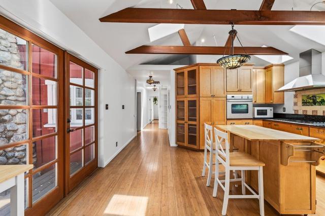 11 Southbank Road, Carmel Valley CA: https://media.crmls.org/mediaz/7129f084-895c-454b-8f47-35ea2c0ac5e4.jpg