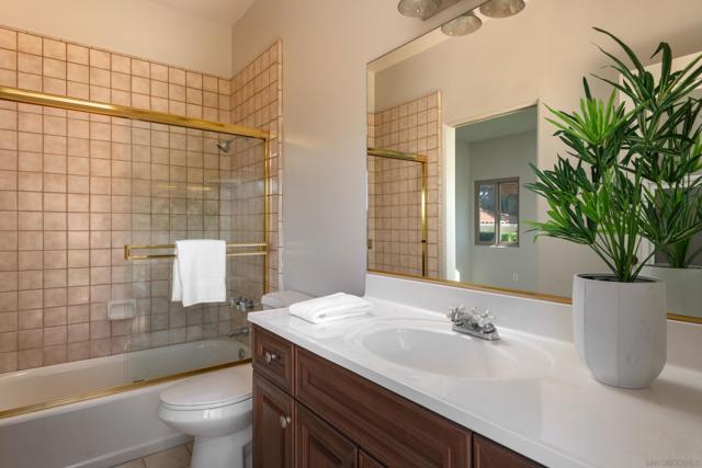 30343 Calle La Reina, Bonsall CA: https://media.crmls.org/mediaz/712a19e3-fb18-4851-ad75-67e82cb5b83d.jpg