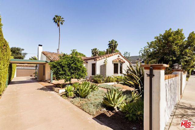 112 N Valley Street, Burbank CA: https://media.crmls.org/mediaz/712a5547-8827-4974-8cda-a3ab906c9237.jpg