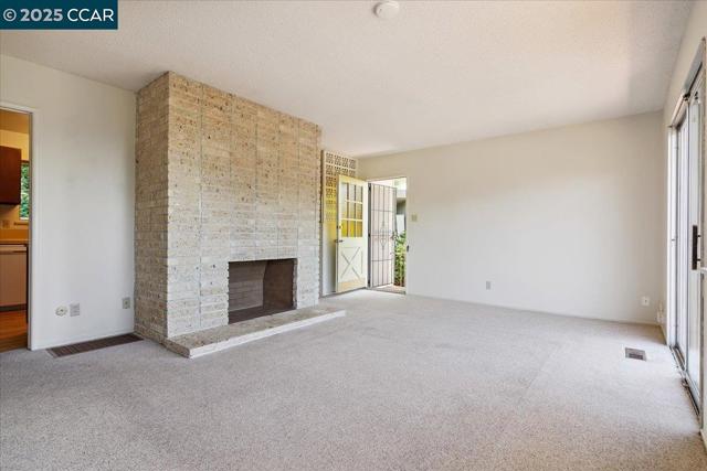 51 Rincon Rd, Kensington CA: https://media.crmls.org/mediaz/712a5acd-fb76-4f2e-a476-59e93ae7bbe7.jpg