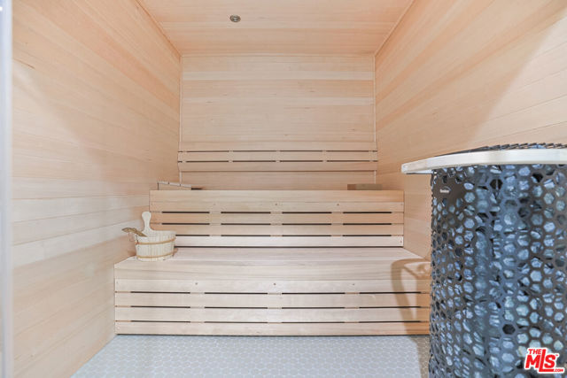 Image 26 of 38 For 1072 Amalfi Drive