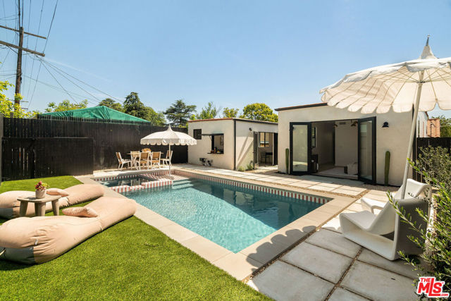 3923 Revere Avenue, Los Angeles CA: https://media.crmls.org/mediaz/712b9f76-862f-40a1-a886-87eee977a845.jpg