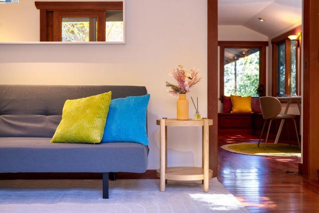 351 El Toyonal, Orinda CA: https://media.crmls.org/mediaz/712bd76c-704a-4ea3-8ad7-290215001c1d.jpg