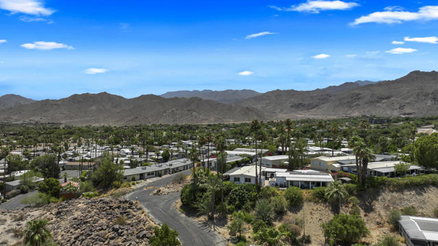 25 Pampas Lane, Palm Desert CA: https://media.crmls.org/mediaz/712bdbcc-3719-42bc-b339-41d909614cf6.jpg