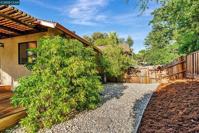 61 Alberta Ter, Walnut Creek CA: https://media.crmls.org/mediaz/712c0f5c-d6b4-4061-887a-c89d4b051887.jpg