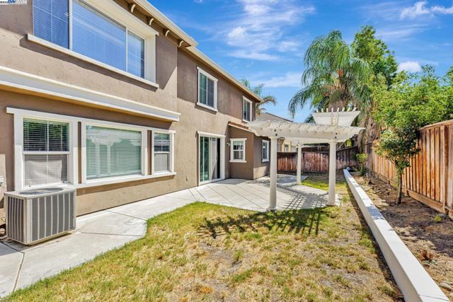 799 Ellerbrook St, Mountain House CA: https://media.crmls.org/mediaz/712cd012-1207-45da-829d-0e5f75da0457.jpg