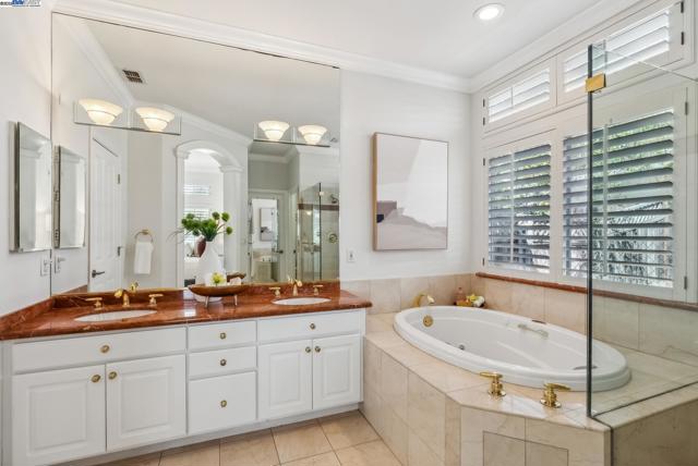 3879 Blackstone Ct, Castro Valley CA: https://media.crmls.org/mediaz/712d8282-cc11-4b91-93bf-91b3a1b8508d.jpg