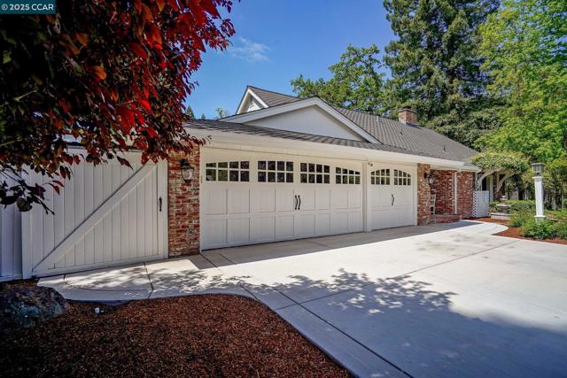 24 Ray Ct, Alamo CA: https://media.crmls.org/mediaz/712e03bd-7162-490b-b52c-74974d029112.jpg