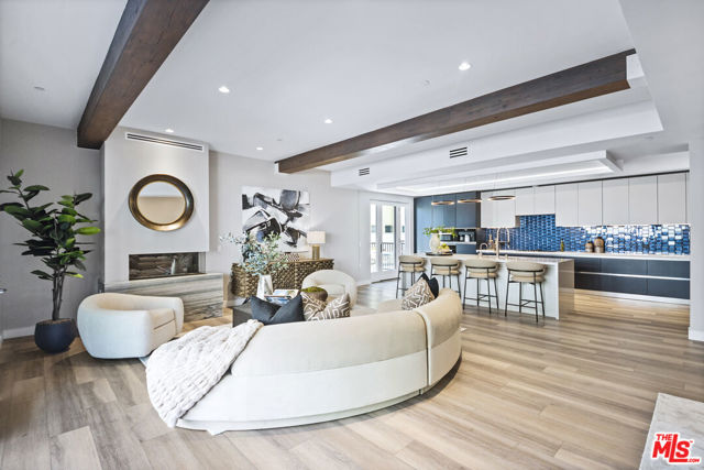 160 N La Peer Drive, Beverly Hills CA: https://media.crmls.org/mediaz/712e1c40-b1b5-4883-97f2-9f1876da8f20.jpg
