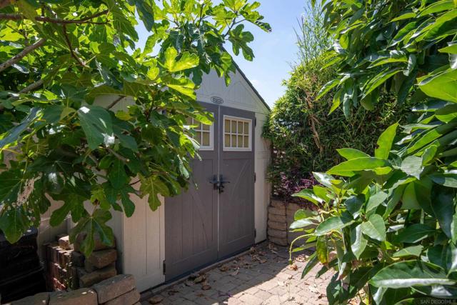4472 Huerfano Ave, San Diego CA: https://media.crmls.org/mediaz/712e494e-3550-4a5e-93f0-dc1aa70a140d.jpg