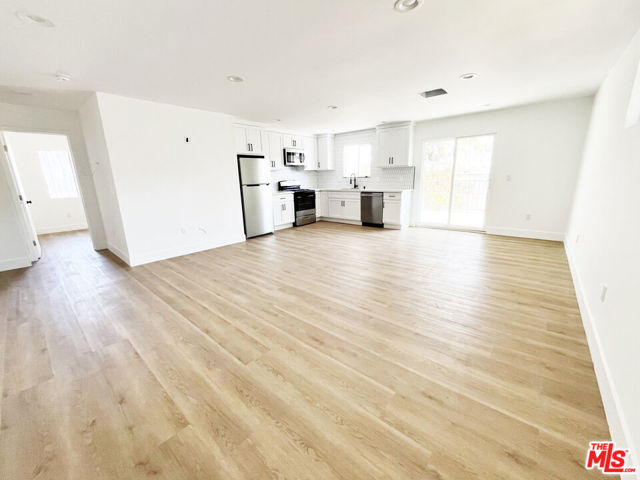 4180 Marlton Avenue, Los Angeles CA: https://media.crmls.org/mediaz/712eb71d-46fb-4517-ad76-1350ed6a7ea7.jpg