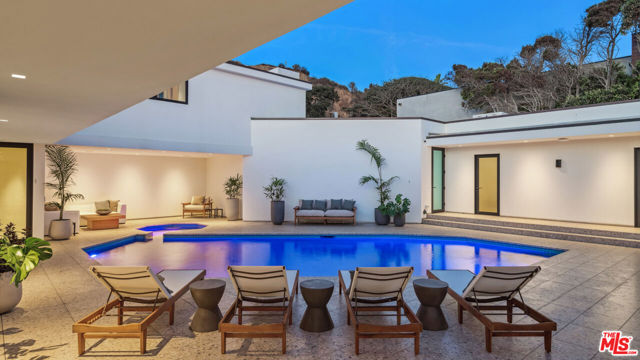 31388 Broad Beach Road, Malibu CA: https://media.crmls.org/mediaz/712ee3c1-de10-48c7-befb-9b5b14f331c4.jpg