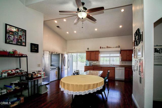 10424 Santa Fe Fire Road, Lucerne Valley CA: https://media.crmls.org/mediaz/712f1e63-f315-4afc-9613-1ba5d82ebf66.jpg