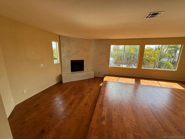 1210 CALIFORNIA, Imperial Beach CA: https://media.crmls.org/mediaz/712f3bca-314c-4b45-9ca9-9adad01dfe11.jpg