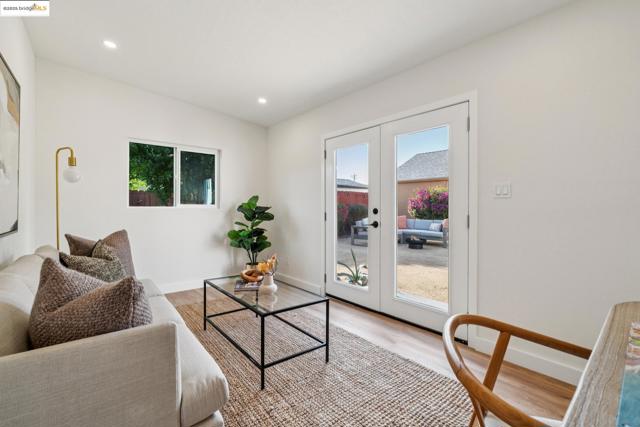 533 Lewis Ave, San Leandro CA: https://media.crmls.org/mediaz/712f4623-29b9-478e-818d-6414dbfb3312.jpg
