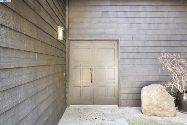 3 Abbott Way, Piedmont CA: https://media.crmls.org/mediaz/712f8fc8-a77d-4da7-91cd-fec368742b71.jpg