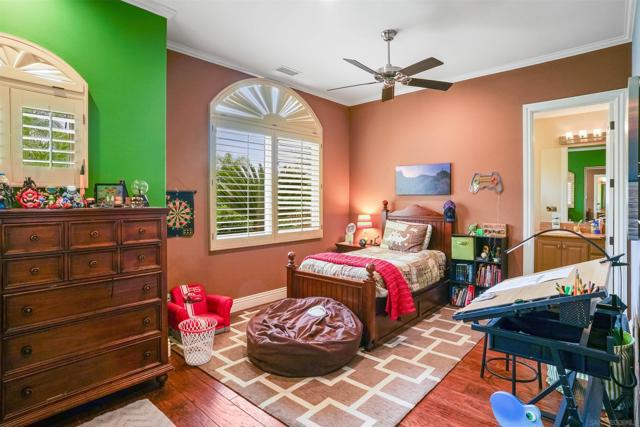 10636 Birch Bluff Ave, San Diego CA: https://media.crmls.org/mediaz/712fc372-251a-49e5-89e1-f78b1c26bea0.jpg