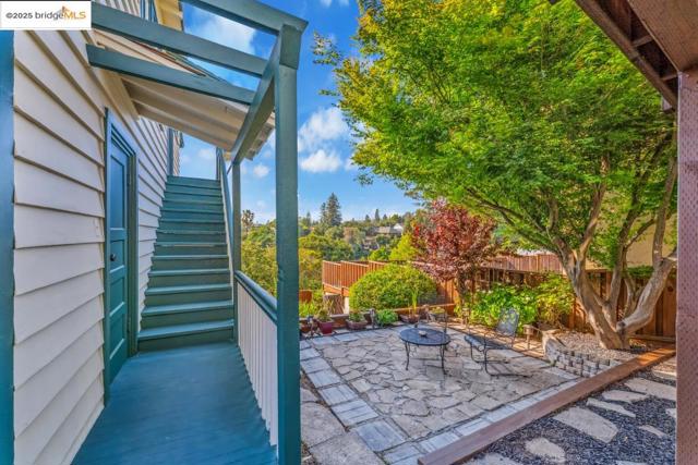 3757 Lincoln Ave, Oakland CA: https://media.crmls.org/mediaz/71303500-7047-4707-b632-7ea33d13c56e.jpg