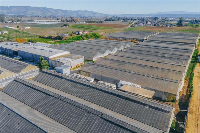 371 Calabasas Road, Watsonville CA: https://media.crmls.org/mediaz/7130782a-7fb2-4fc1-8405-5c7d82da5a7f.jpg