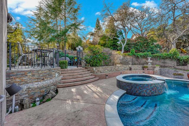 8451 Goldenrod Circle, Gilroy CA: https://media.crmls.org/mediaz/71307e31-49bd-4d9b-bc45-d3a591d8a6d7.jpg