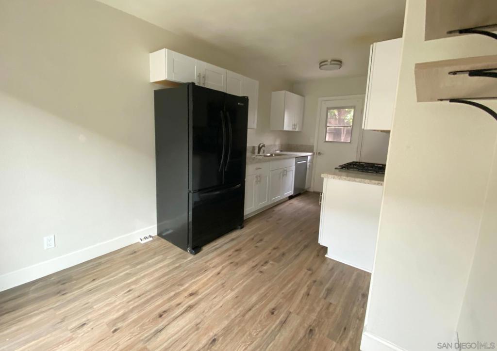 1060 E Washington Ave - photo 12