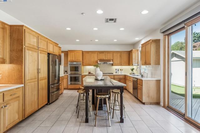 4110 Mystic View Ct, Hayward CA: https://media.crmls.org/mediaz/7131d461-ef2b-4c1f-8874-6296f39ba094.jpg