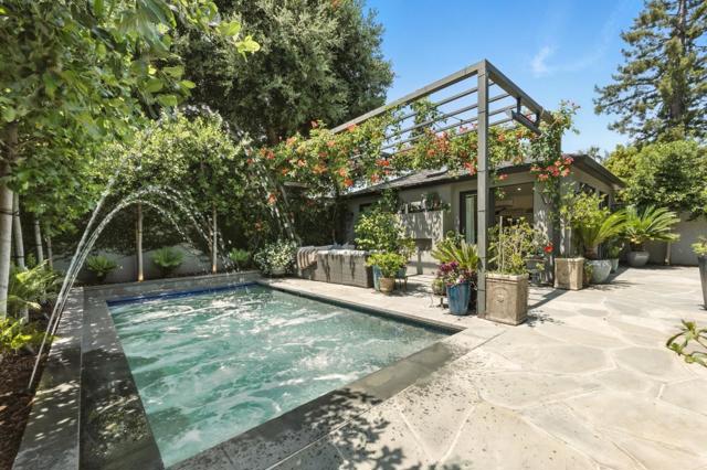 543 8th Avenue, Menlo Park CA: https://media.crmls.org/mediaz/7131e611-dbcc-4687-8cff-cb749d1883b7.jpg