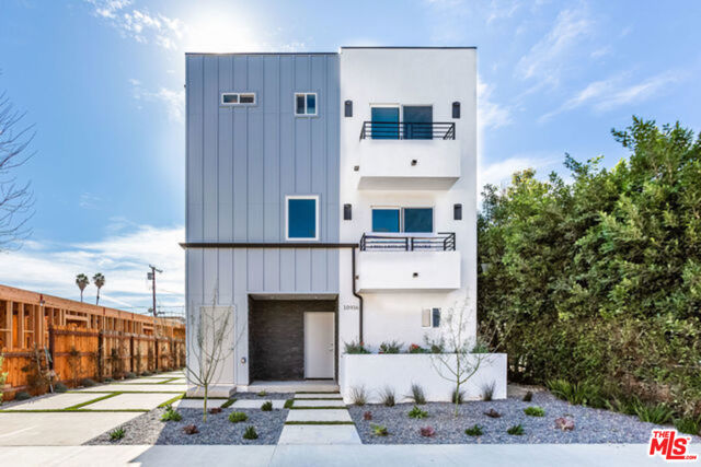 10916 Hesby Street 10916 North Hollywood, California Brand new construction , 3 bed 3.5 bath luxury town-house style. Two balconies at front facing to the street views. Front unit with access to front yard . New appliances full equipped with range , refrigerator, microwave , laundry in unit. Quiet street and very peaceful complex. Walking distance to NoHo Arts district restaurants, parks, shops, and much more Entertainment.