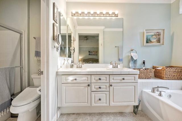 6707 Ketch Way, Carlsbad CA: https://media.crmls.org/mediaz/71321a93-8c0a-47ec-b54e-498082d5f40c.jpg