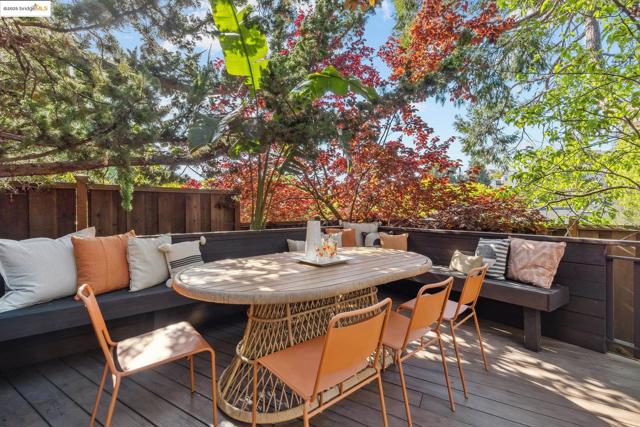 733 Carlston Ave., Oakland CA: https://media.crmls.org/mediaz/7132a1a5-ed15-4cce-8e2a-e3514cf84eb3.jpg