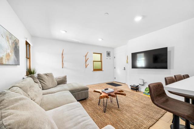 208 Capitola Avenue, Capitola CA: https://media.crmls.org/mediaz/7132f83e-86d8-4303-a6e8-ad41ab8f1aa4.jpg