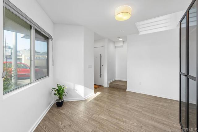 Detail Gallery Image 3 of 24 For 2187 Catalina Bld, San Diego,  CA 92107 - 2 Beds | 2/1 Baths