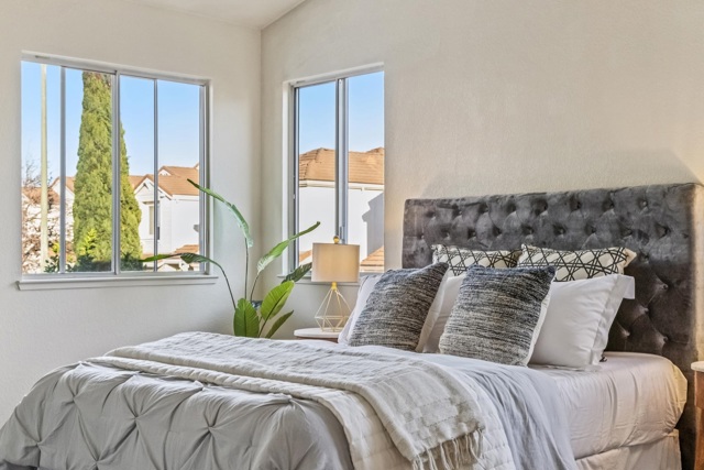 Image 30 of 42 For 1152 Old Alameda Pt