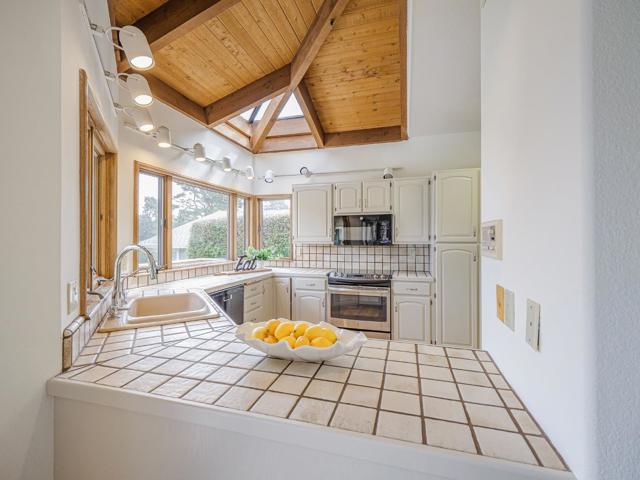 1125 Sumner Avenue, Aptos CA: https://media.crmls.org/mediaz/71341f3f-6598-4f9b-9b89-814555a37e58.jpg