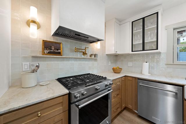 4725 Adams Ave, San Diego CA: https://media.crmls.org/mediaz/71344e40-a146-4ab6-8238-d208be594e34.jpg