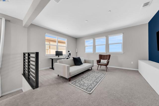 2859 Wylin Blvd, Lathrop CA: https://media.crmls.org/mediaz/713490d3-03f1-411d-9642-227ba0a3d559.jpg