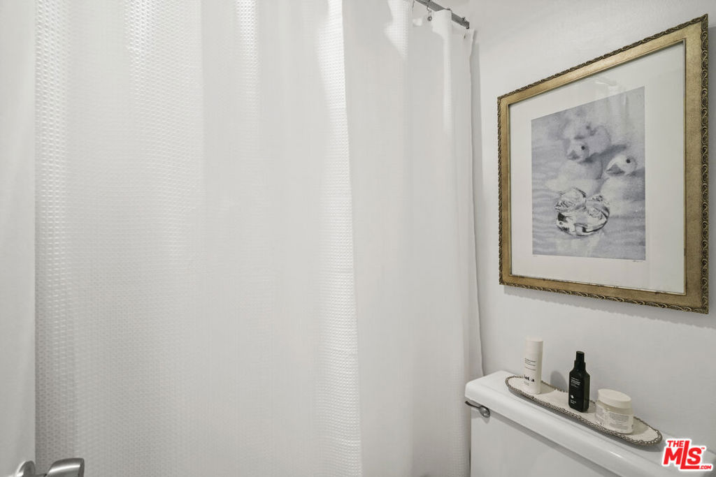 https://media.crmls.org/mediaz/7134d744-ca0d-436c-ae46-c57654654810.jpg?preset=X-Large