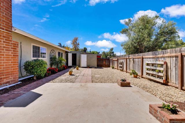 13918 Putney Rd, Poway CA: https://media.crmls.org/mediaz/713520e5-e49b-4df3-9187-1693333a057c.jpg
