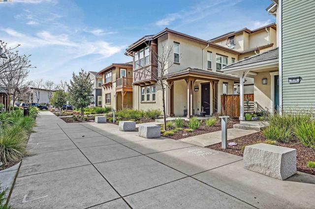 2683 5Th St, Alameda CA: https://media.crmls.org/mediaz/71359296-a96b-4a7b-8b0d-ec1bc0432a35.jpg