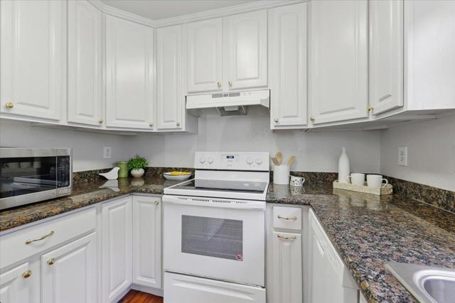 34791 Dorado, Fremont CA: https://media.crmls.org/mediaz/7135a103-2f9a-4ef8-ba28-da911b06f58f.jpg