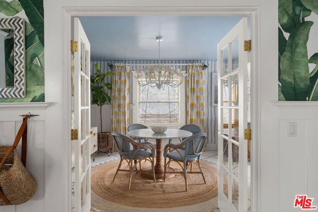 2704 3rd Street, Santa Monica CA: https://media.crmls.org/mediaz/7135c484-955e-4021-8210-5b467c77e9e9.jpg