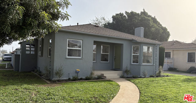 9402 S Van Ness Avenue, Los Angeles CA: https://media.crmls.org/mediaz/7136661b-2400-4284-8118-4d8b8088c29c.jpg