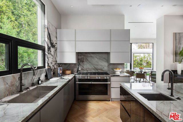 1729 Angelo Drive, Beverly Hills CA: https://media.crmls.org/mediaz/71366d1f-2ae2-470f-9a7f-b3345c797d22.jpg